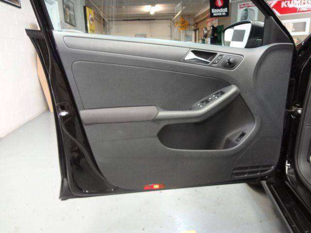 Volkswagen Jetta 2011 photo 36